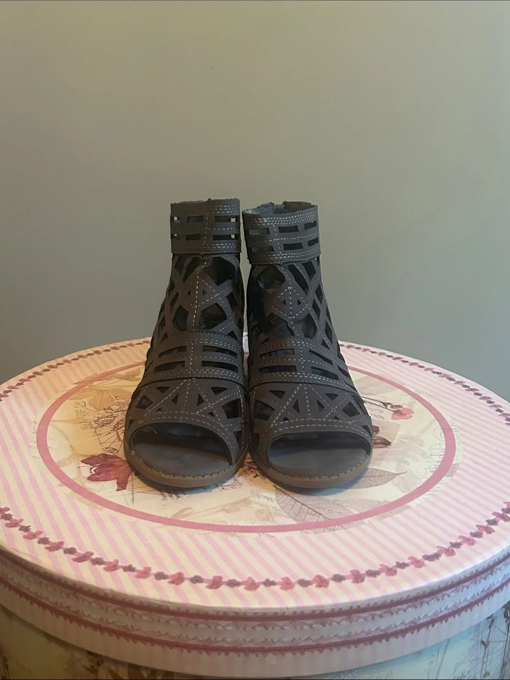 Preloved Nature Breeze Kaleidoscope Booties Size 7